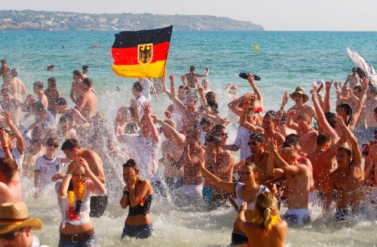 german_tourists_819002658
