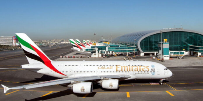 emirates-aeroplana-aerodromio