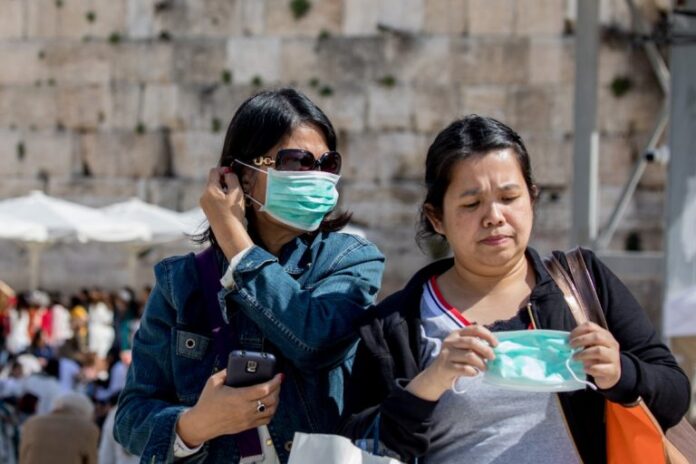 tourists_coronavirus772020-768x512