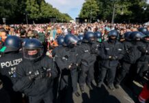 Γερμανία: Η κυβέρνηση καταδικάζει τις διαδηλώσεις κατά των μέτρων για το κοροναϊό