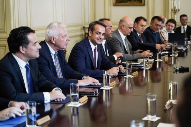 Cabinet meeting; Governing Council; Kyriakos Mitsotakis; Panagiotis Pikrammenos; politician; Prime Minister; right wing; Κυβερνητικό Συμβούλιο; Κυριάκος Μητσοτάκης; Παναγιώτης Πικραμμένος; Πρωθυπουργός; βουλή; κοινοβούλιο; πολιτικός; υπουργικό συμβούλιο;