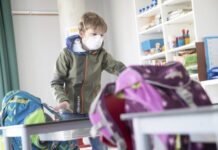 Γερμανία: Κορυφαίος λοιμωξιολόγος δηλώνει υπέρ της λειτουργίας των σχολείων