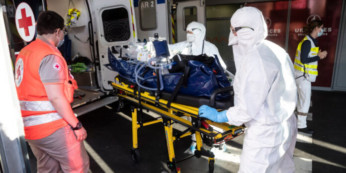 France-coronavirus-patient-transfer-2020-11-06