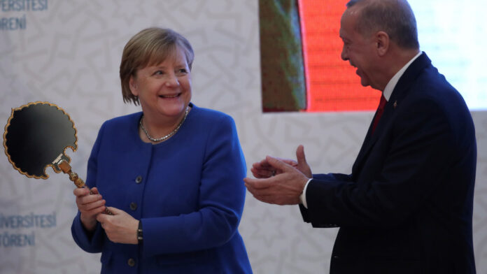 erdogan_merkel_mirror_ap_20024508592210