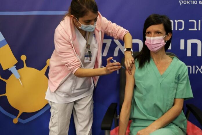 2021-01-10T104539Z_329429854_RC2Y4L9AADEU_RTRMADP_5_HEALTH-CORONAVIRUS-ISRAEL-VACCINE-768x512