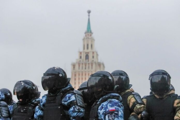 2021-02-10T093157Z_1550505341_RC2LPL92XSSB_RTRMADP_5_RUSSIA-POLITICS-NAVALNY-POLICE-1024x683