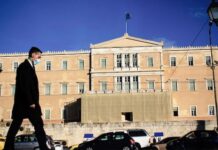 Κορονοϊός – lockdown: Παράταση στην Αττική για μία εβδομάδα, Τσικνοπέμπτη στο μπαλκόνι