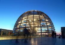 Γερμανία: Πτώση του CDU/CSU και άνοδο των Πρασίνων δείχνει νέα δημοσκόπηση