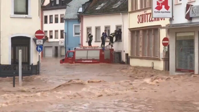 t_b6718d57b86443d7a2d5e335bb4fd70a_name_20210715_germany_flooding_4