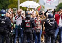 Κορωνοϊός – Βερολίνο: Δεκάδες προσαγωγές στην δεύτερη μέρα διαδηλώσεων αντιεμβολιαστών