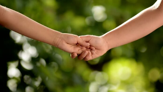 holding-hands