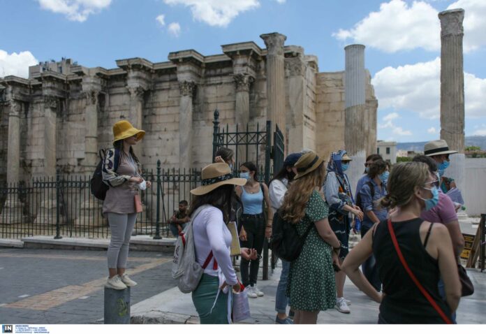 athina_kentro_touristes1-2048x1406