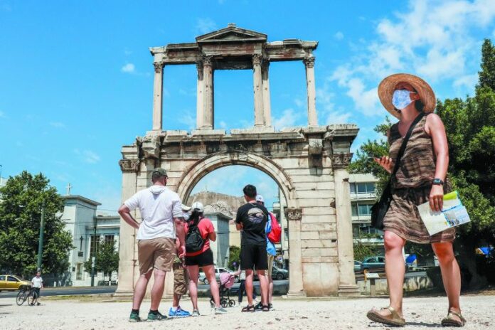 touristes-768x512